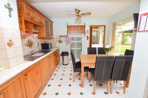 Kitchen- click for photo gallery